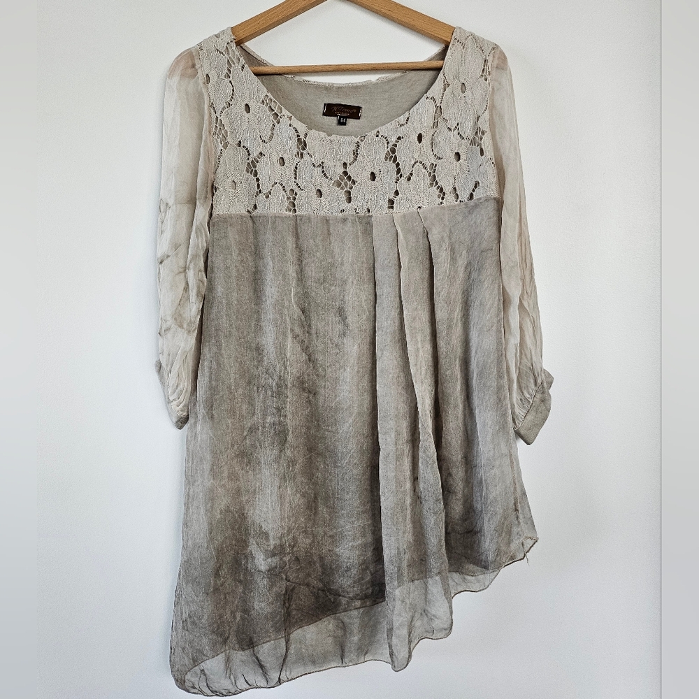 H Trend Italy 100% Silk Blouse Womens Medium Gray Whimsical Lace Floral Flowy - Picture 12 of 13
